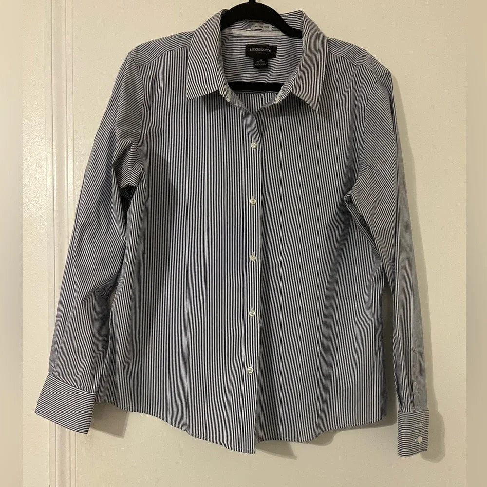 Liz Claiborne wrinkle free button down size XL (S137)